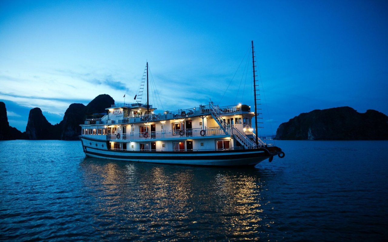 A picture of the boat on Halong Bay at night time